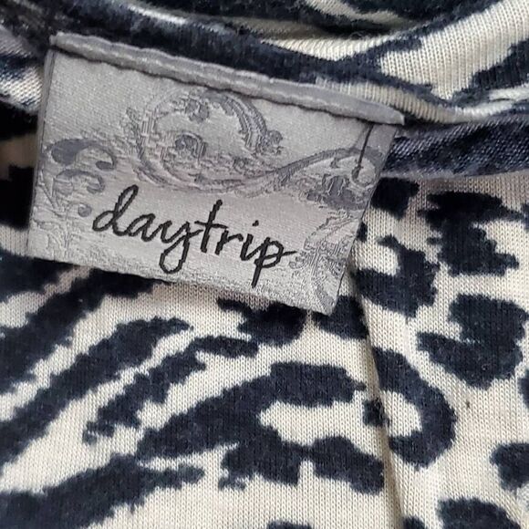 Daytrip MEDIUM Black/White Animal Print LS Blouse - Picture 6 of 8
